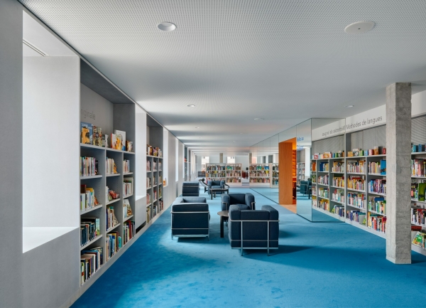 Kulturzentrum von Dominique Coulon & Associ�s