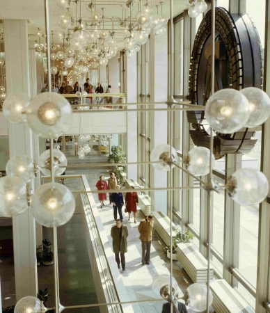 Blick in die Treppenhalle; Aufnahme aus den 1970er Jahren