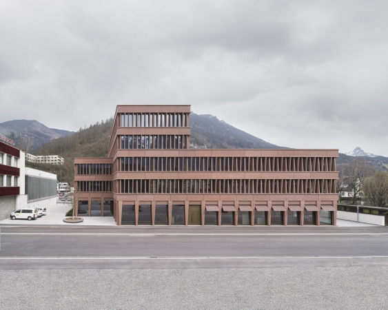 Firmenzentrale in Bludenz von Innauer Matt Architekten
