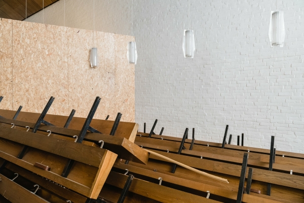 Geesthacht/Schleswig-Holstein, St. Petri: Die 1963 nach Entwürfen der Architekten Friedhelm Grundmann und Horst Sandtmann fertiggestellte Kirche wird seit 2021 als Kindertagesstätte genutzt.