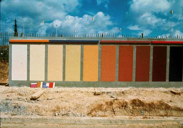 Vom französischen Farbforscher Jean-Philippe Lenclos 1976 entwickelte Farbpalette für die Wohnanlage „Les Linandes“ in der Pariser Trabantenstadt Cergy-Pontoise