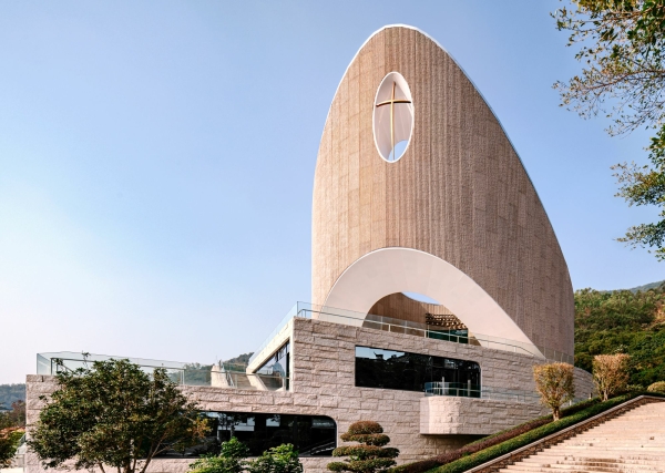 Kirchenbau in Julong von INUCE