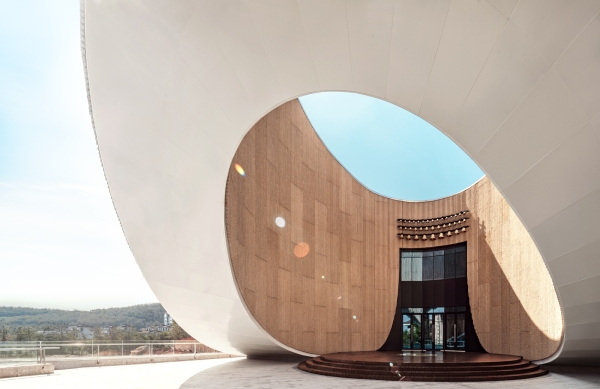 Kirchenbau in Julong von INUCE