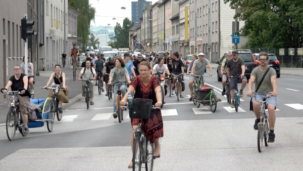Linz  Filmstill aus Der automobile Mensch