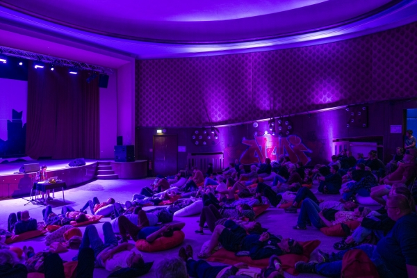 Sonderperformance zu Welt Weit Wolfen von Maryna Makarenko am Freitag, 1. Juni