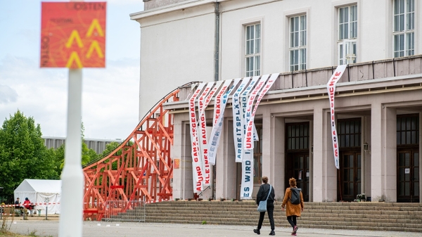 Die erste Ausgabe des Festivals OSTEN fand 2022 im Bitterfelder Kulturpalast statt.