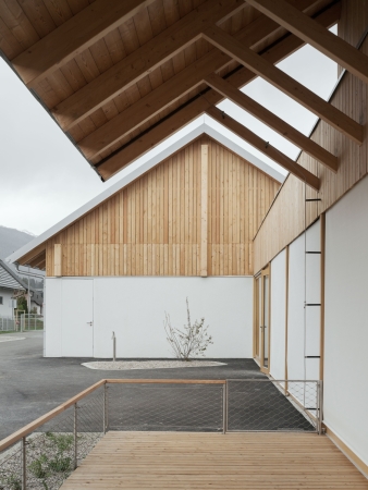 Kindergarten von KAL A und ARREA in Bohinjska Bistrica