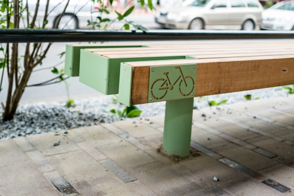Bank mit Fahrradabstellmglichkeit