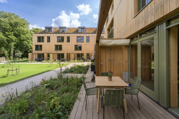 Holzwohnungsbau in Nijmegen von architectuur MAKEN