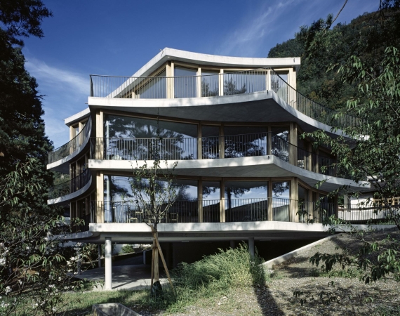 Mehrfamilienhaus von Degelo Architekten in Triesen