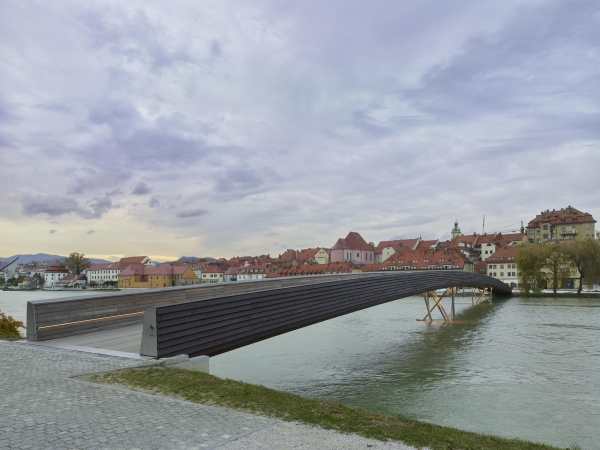 Burgos & Garrido Arquitectos und Bernabéu Ingenieros in Maribor