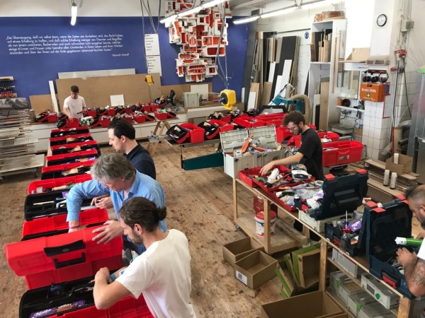 Ein Tischler aus Berlin sammelt Werkzeuge fr das 600 km entfernte Ahrtal und hilft mit seinen Auszubildenden bei Reparatur und Wiederaufbau nach der Hochwasserkatastrophe.