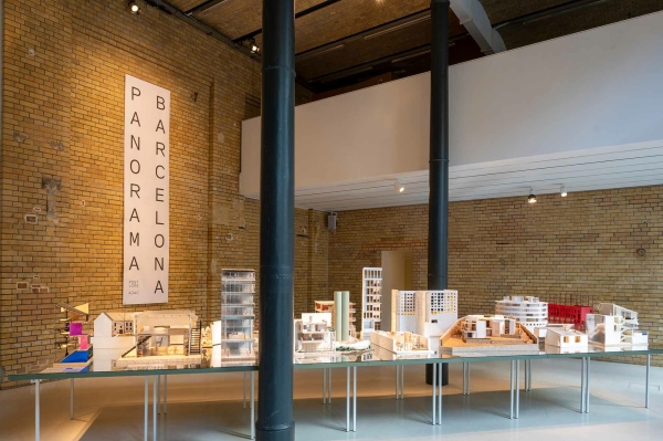 Aedes: Ausstellungsansicht Panorama Barcelona