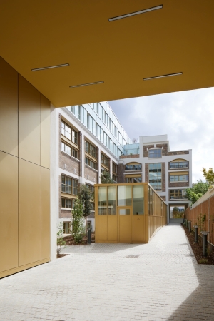 Umnutzung und Aufstockung von Atelier Philas in Paris