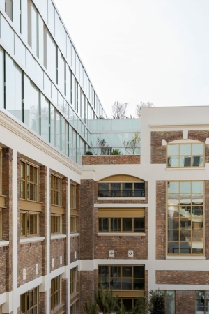 Umnutzung und Aufstockung von Atelier Philas in Paris