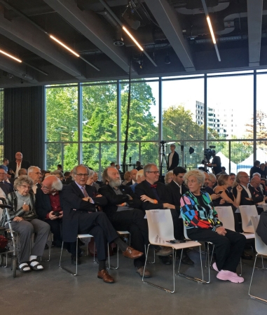 Rolf Kuhn mit seinen Nachfolgern im Amt des Bauhausdirektors Omar Akbar (links) und Philipp Oswalt bei der Eröffnung des Bauhaus Museum Dessau am 8. September 2019