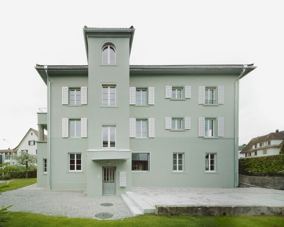 Umbau eines Wohn- und Geschftshauses in Wdenswil von Hosoya Schaefer Architects
