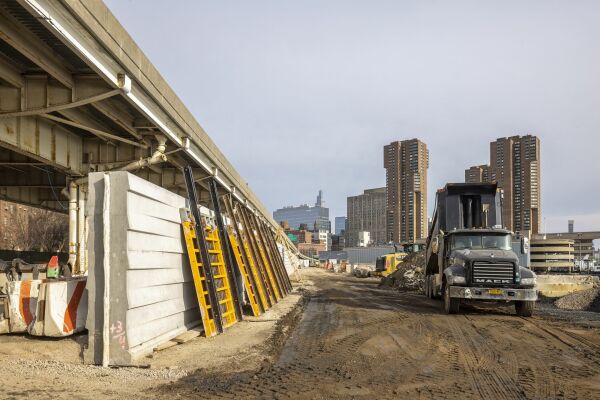 Bau der East Side Coastal Resiliency in New York, 2023