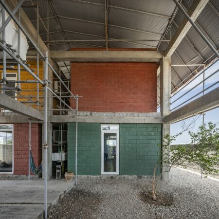 Bildungsbau auf der Insel Hormus von ZAV Architects