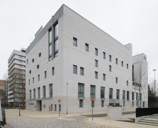 Schule und Kirche von Henley Halebrown