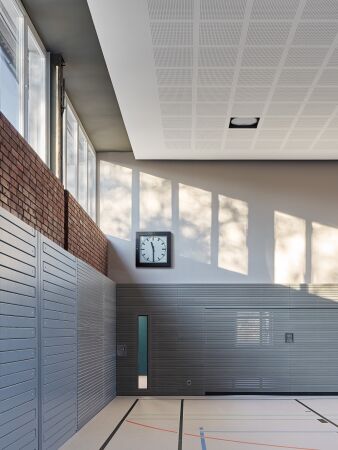 Generalsanierung einer denkmalgeschtzten Turnhalle von reichert schulze architekten