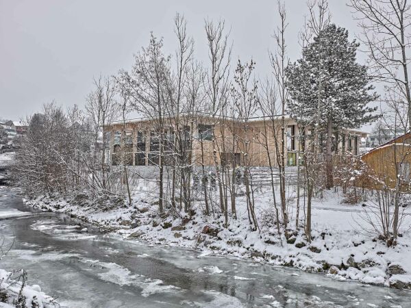 Hallenbad von Peter Moor Architekten