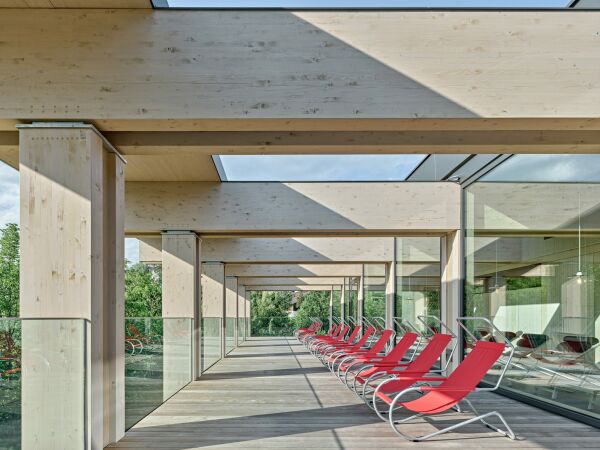 Hallenbad von Peter Moor Architekten