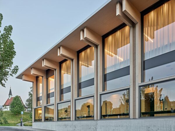 Hallenbad von Peter Moor Architekten