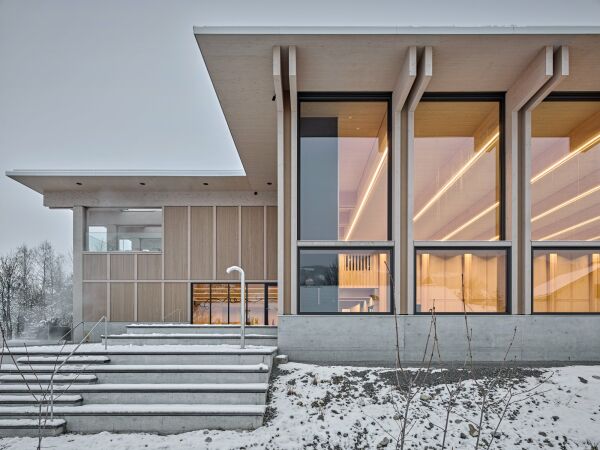 Hallenbad von Peter Moor Architekten