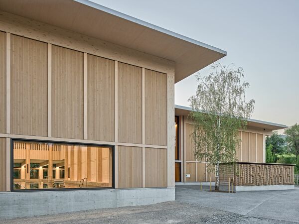 Hallenbad von Peter Moor Architekten