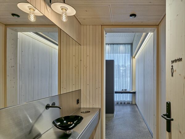 Hallenbad von Peter Moor Architekten