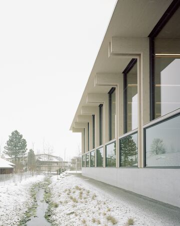 Hallenbad von Peter Moor Architekten