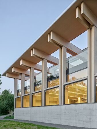 Hallenbad von Peter Moor Architekten