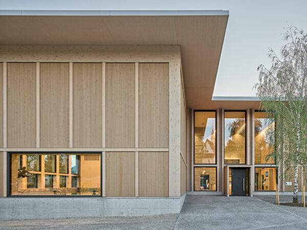 Hallenbad von Peter Moor Architekten