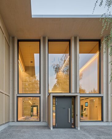 Hallenbad von Peter Moor Architekten