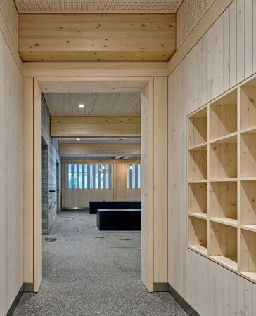 Hallenbad von Peter Moor Architekten