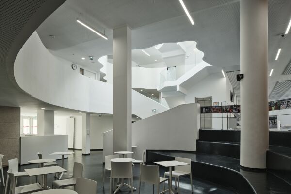 Umgebautes Kulturzentrum von Jean-Pierre Lott Architectes