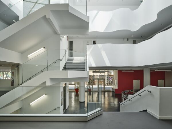 Umgebautes Kulturzentrum von Jean-Pierre Lott Architectes