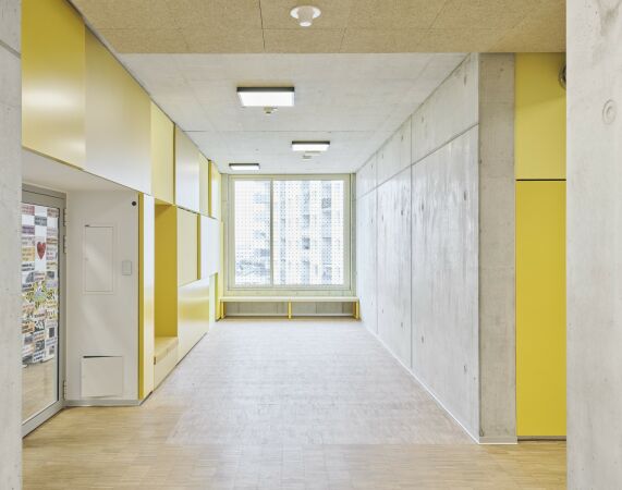 Volks- und Mittelschule in Wien von Franz&Sue