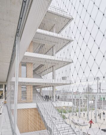 Volks- und Mittelschule in Wien von Franz&Sue