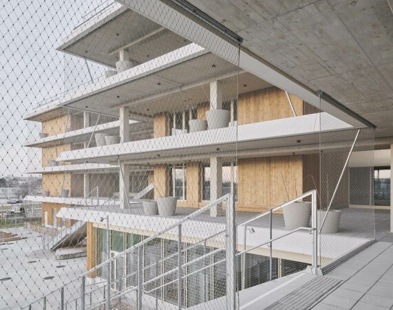 Volks- und Mittelschule in Wien von Franz&Sue