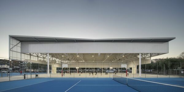 Sportanlage bei Barcelona von JPAM und Masala Consultors