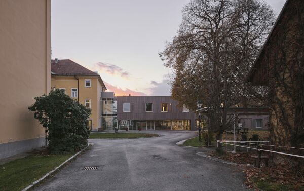 Altenpflege und Kinderbetreuung von Dietger Wissounig Architekten in Knittelfeld