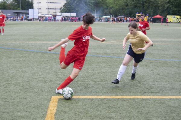 Der Moment vor dem Torabschluss. Gemessen an der Ausholbewegung drfte es ein harter Schuss gewesen sein. (ABC-Cup 2023)
