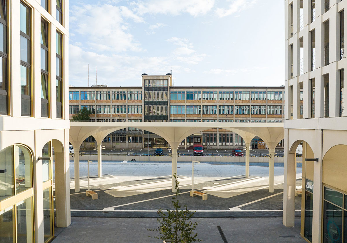 Bremer Schirmchen
 - Busterminal, Hotel und Parkhaus von Knerer Lang Architekten mit Atelier . Schmelzer . Weber