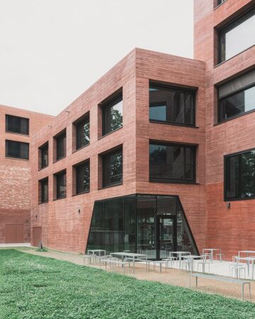 ...verbinden den Stadtraum mit dem rckwrtigen Park.