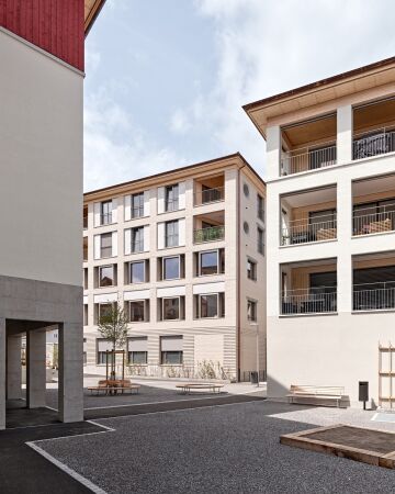 Ensemble in Kirchberg von Thomas Schregenberger