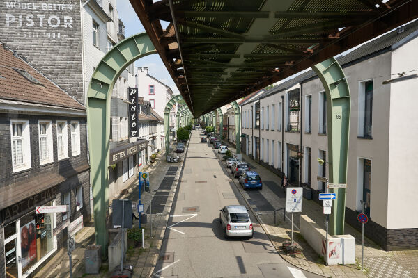 Sie befasst sich mit dem Wert der Dinge. Dazu gehört auch die Wuppertaler Schwebebahn.