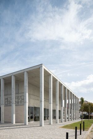 Markthalle von Loftspace und Tiago Sousa