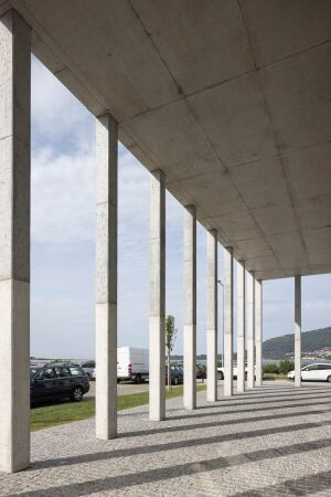 Markthalle von Loftspace und Tiago Sousa